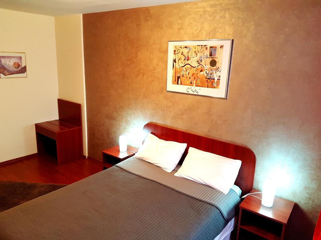 Hotel Mic Bucarest Extérieur photo