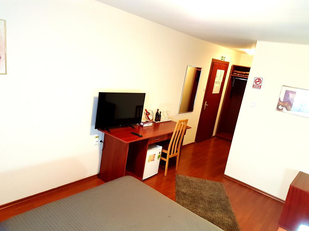 Hotel Mic Bucarest Extérieur photo