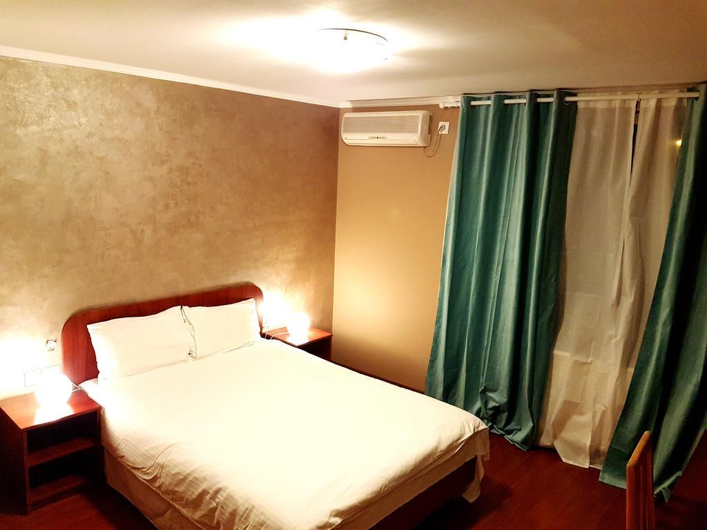 Hotel Mic Bucarest Extérieur photo